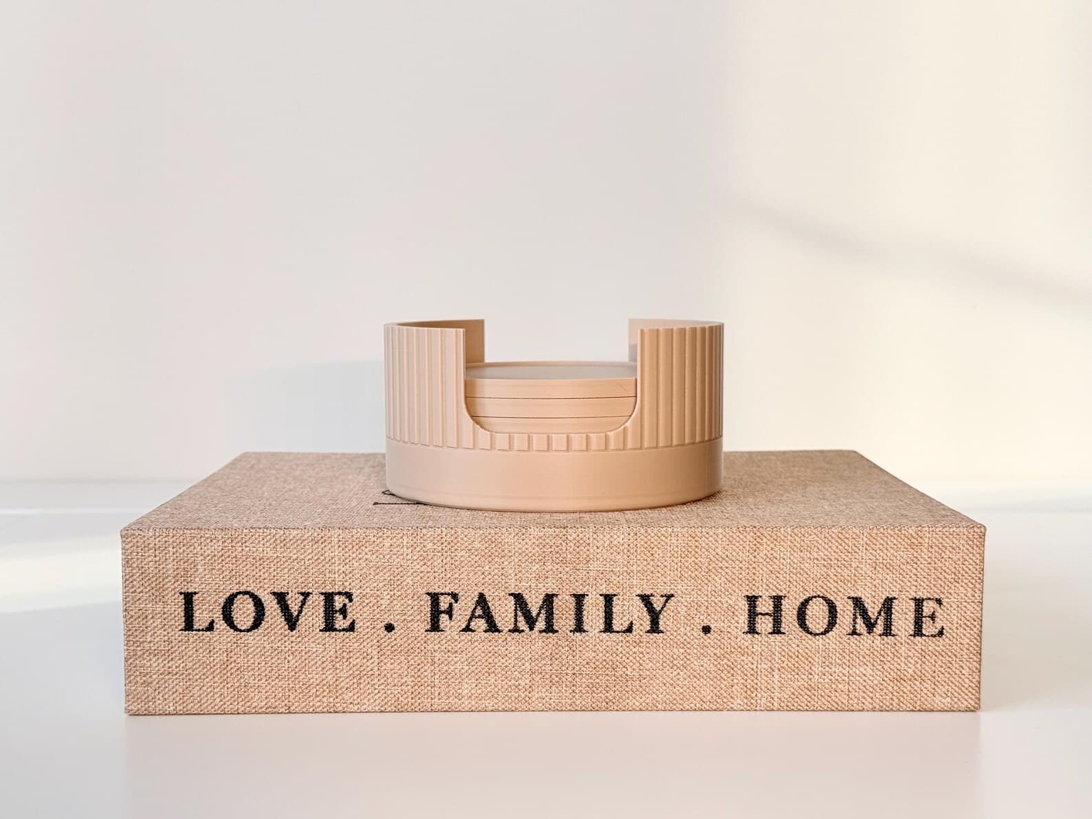 Aura Arc coaster set with ribbed holder in Ivory